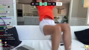吧友喜欢吗?荷兰队进球后女球迷激动坏了